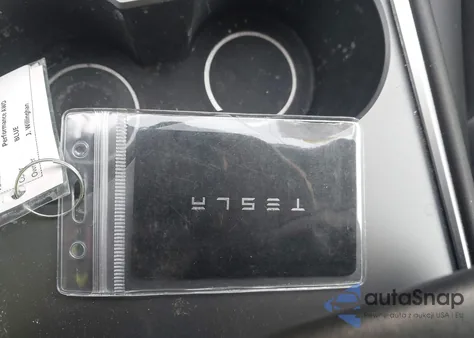 2022 Tesla Model 3 Performance Dual Motor All-Wheel Drive z USA, uszkodzony, nr VIN 5YJ3E1EC3NF322163